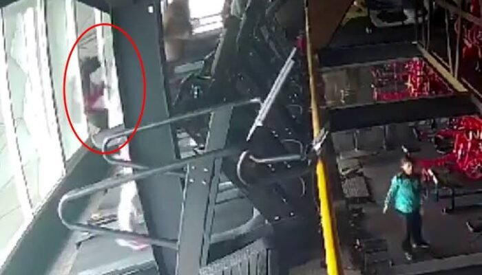 Wanita Tewas Terjatuh dari Lantai 3 Bangunan Gym, Diduga Terpental dari Treadmill