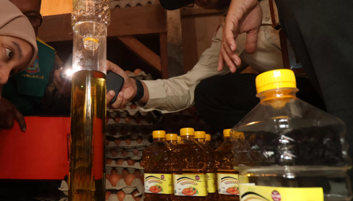 Tim Satgas Pangan Kaltim Temukan Takaran Minyak Tidak Sesuai