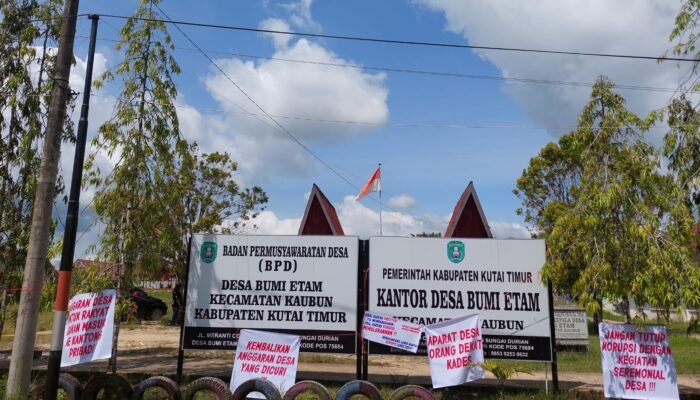 Warga Kepung Kantor Desa Bumi Etam, Desak Transparansi Bongkar Dugaan TIPIKOR