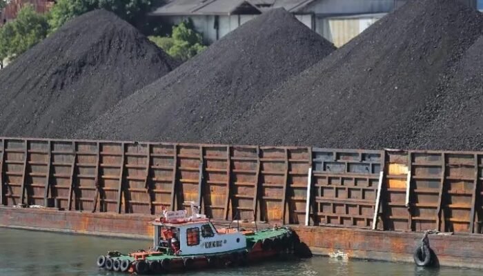 Bahlil Tetapkan Harga Batu Bara HBA Awal Juli Melejit ke US$107,35/Ton