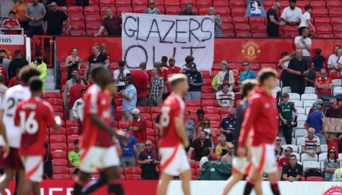 Kecam Glazer dan Ratcliffe, Fans MU Bakal Demo saat Lawan Arsenal