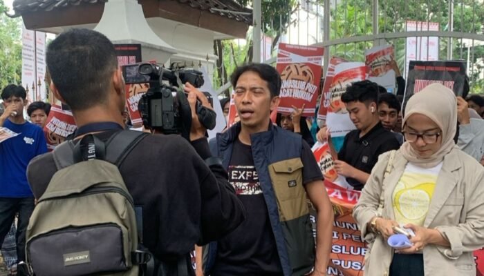 Sepak Takraw Indonesia di Persimpangan Jalan, Gerakan Sepak Takraw Menggugat Minta KONI Pusat Bersikap Tegas