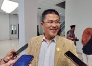 Keterlambatan Seragam Gratis Disorot, Darlis Tegaskan Proses Anggaran Jadi Faktor Utama