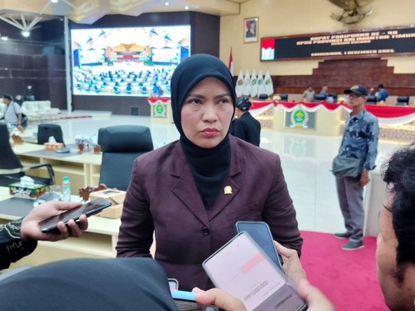 Wakil Ketua DPRD Kaltim, Yenni Eviliana