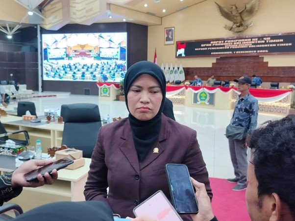 Wakil Ketua DPRD Kaltim, Yenni Eviliana