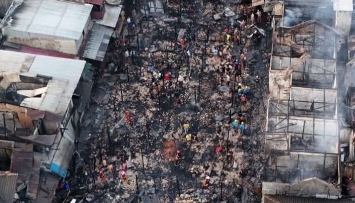 Kebakaran Dini Hari Landa Pasar Segiri, Puluhan Lapak Sayur Hangus