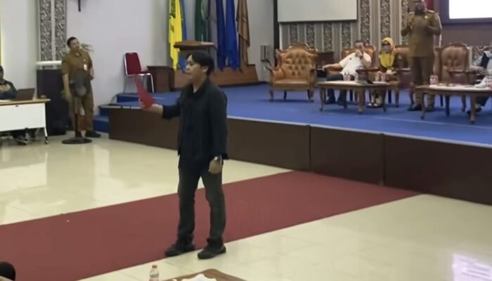 Anomali Gerakan Mahasiswa: BEM FISIP Konsisten Dialog, BEM KM Unmul Datang dengan Aksi