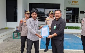 AMPPH KALTIM Gelar Aksi di Kejati Kaltim, Dugaan Penyimpangan Aktivitas Bongkar Muat Cangkang Sawit di Logpond Tubaan