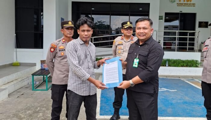 AMPPH KALTIM Gelar Aksi di Kejati Kaltim, Dugaan Penyimpangan Aktivitas Bongkar Muat Cangkang Sawit di Logpond Tubaan